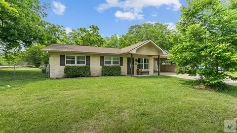 203 Main St Hooks Tx 75561, Hooks, TX 75561