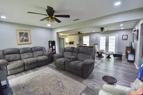 2401 E Avenue B Hooks Tx 75561, Hooks, TX 75561