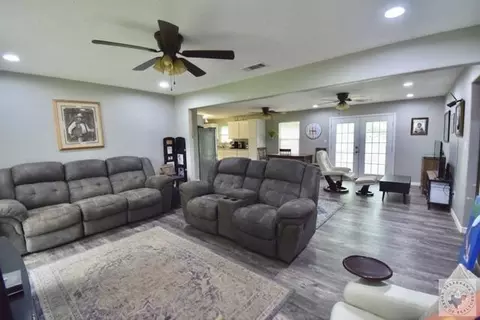 2401 E Avenue B Hooks Tx 75561, Hooks, TX 75561