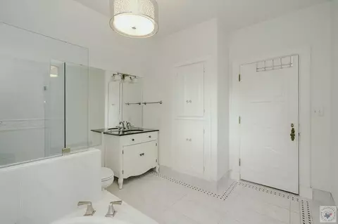 Bath - 904 E 12th St Texarkana Ar 71854, Texarkana, AR 71854 photo 5 of 5