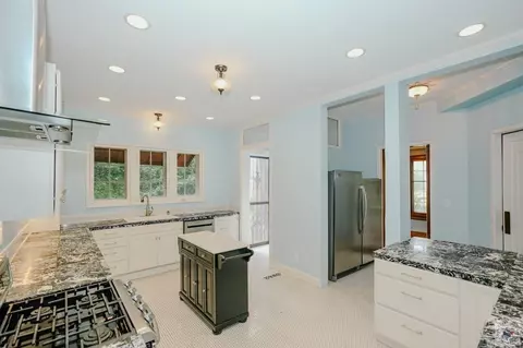 Kitchen - 904 E 12th St Texarkana Ar 71854, Texarkana, AR 71854 photo 1 of 3