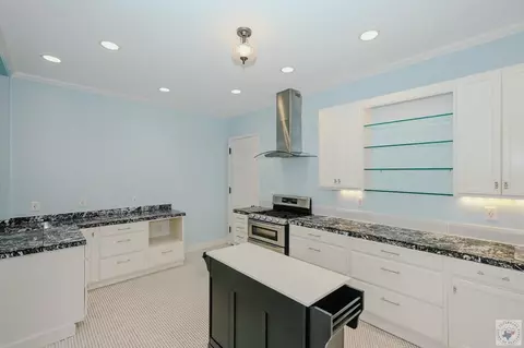 Kitchen - 904 E 12th St Texarkana Ar 71854, Texarkana, AR 71854 photo 3 of 3