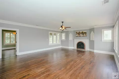 Living - 904 E 12th St Texarkana Ar 71854, Texarkana, AR 71854 photo 4 of 5