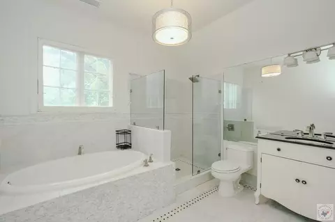 Bath - 904 E 12th St Texarkana Ar 71854, Texarkana, AR 71854 photo 4 of 5