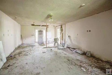 Living - 405 E 5th St Hooks Tx 75561, Hooks, TX 75561 photo 4 of 4