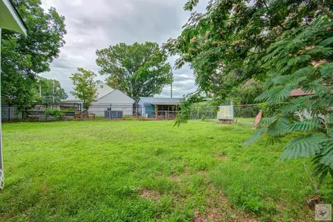 Exterior - 405 E 5th St Hooks Tx 75561, Hooks, TX 75561 photo 1 of 3