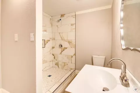 Bath - 405 E 5th St Hooks Tx 75561, Hooks, TX 75561 photo 1 of 2