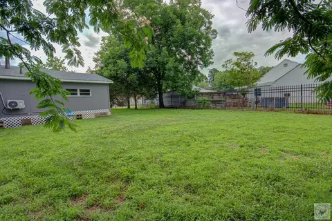 Exterior - 405 E 5th St Hooks Tx 75561, Hooks, TX 75561 photo 2 of 3
