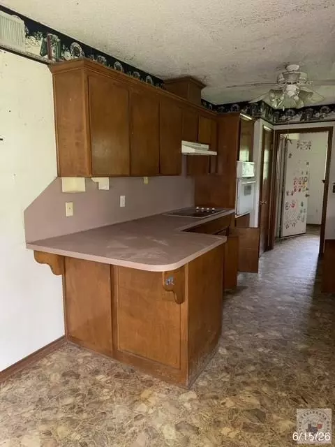Kitchen - 5002 Fm1398 Hooks Tx 75561, Hooks, TX 75561 photo 1 of 3