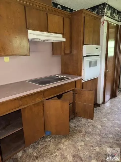 Kitchen - 5002 Fm1398 Hooks Tx 75561, Hooks, TX 75561 photo 2 of 3