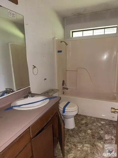Bath - 5002 Fm1398 Hooks Tx 75561, Hooks, TX 75561 photo 2 of 3