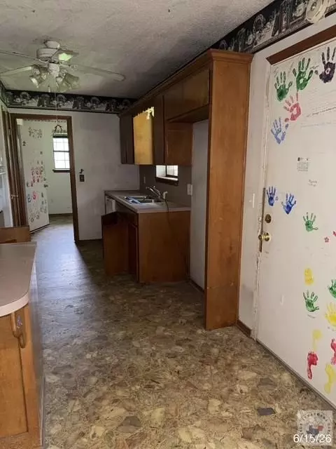 Entry Way - 5002 Fm1398 Hooks Tx 75561, Hooks, TX 75561 photo 1 of 2