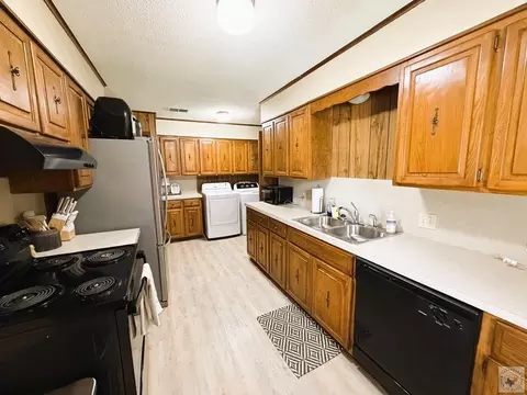 Kitchen - 1121-1123 E 18th Texarkana Ar 71854, Texarkana, AR 71854 photo 3 of 4