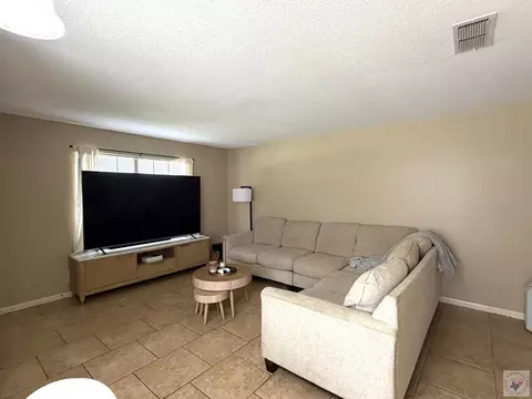 Living - 1121-1123 E 18th Texarkana Ar 71854, Texarkana, AR 71854 photo 1 of 3