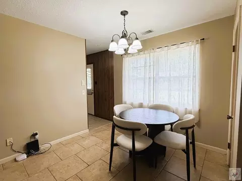 Dining - 1121-1123 E 18th Texarkana Ar 71854, Texarkana, AR 71854 photo 1 of 1