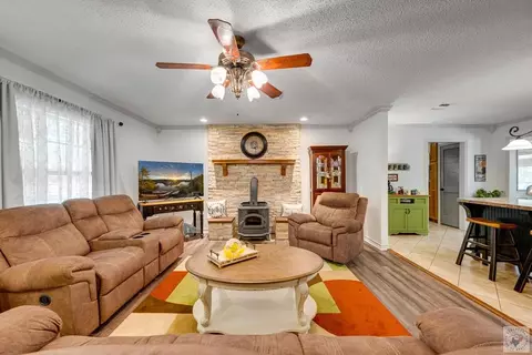 Living - 4512 Fm 114 Avery Tx 75554, Avery, TX 75554 photo 2 of 5