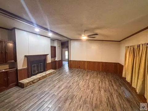 Living - 9997 Fm 1398 Hooks Tx 75561, Hooks, TX 75561 photo 1 of 3