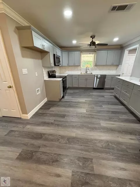 Kitchen - 170 Manning Rd Hooks Tx 75561, Hooks, TX 75561 photo 1 of 3