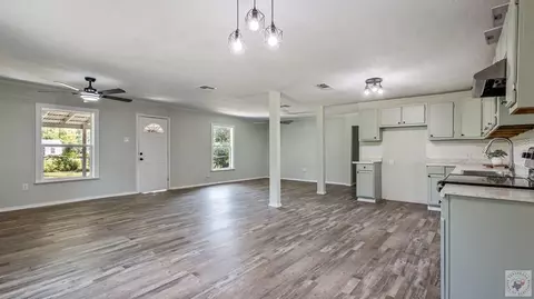 Living - 13 Meade Pl Hooks Tx 75561, Hooks, TX 75561 photo 2 of 5