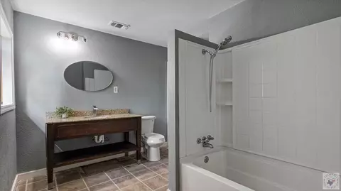 Bath - 13 Meade Pl Hooks Tx 75561, Hooks, TX 75561 photo 1 of 5