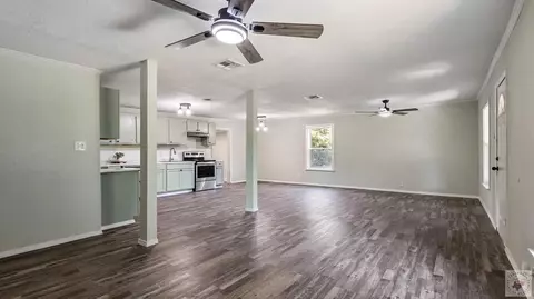 Living - 13 Meade Pl Hooks Tx 75561, Hooks, TX 75561 photo 4 of 5