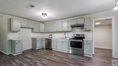 Kitchen - 13 Meade Pl Hooks Tx 75561, Hooks, TX 75561 photo 2 of 2