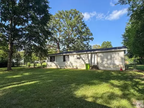 Exterior - 801 E 12th St Hooks Tx 75561, Hooks, TX 75561 photo 1 of 2