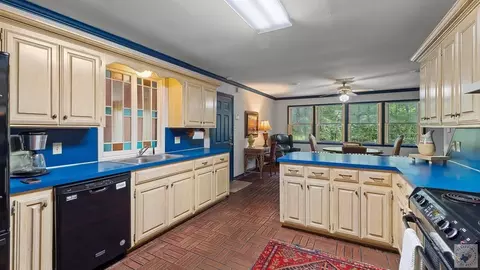 Kitchen - 3 Spring Valley Texarkana Ar 71854, Texarkana, AR 71854 photo 2 of 4