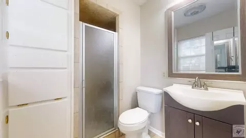 Bath - 1325 E 30th Texarkana Ar 71854, Texarkana, AR 71854 photo 2 of 2