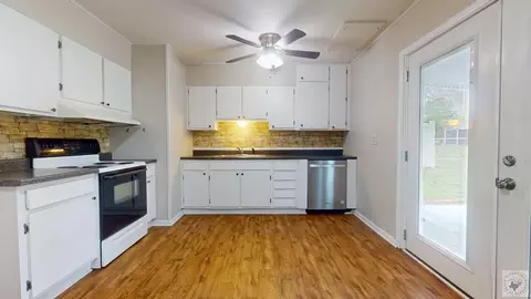 Kitchen - 1325 E 30th Texarkana Ar 71854, Texarkana, AR 71854 photo 2 of 3