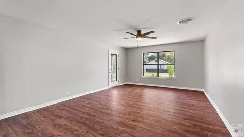 Living - 101 Roosevelt Hooks Tx 75561, Hooks, TX 75561 photo 1 of 3