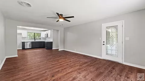 Living - 101 Roosevelt Hooks Tx 75561, Hooks, TX 75561 photo 3 of 3