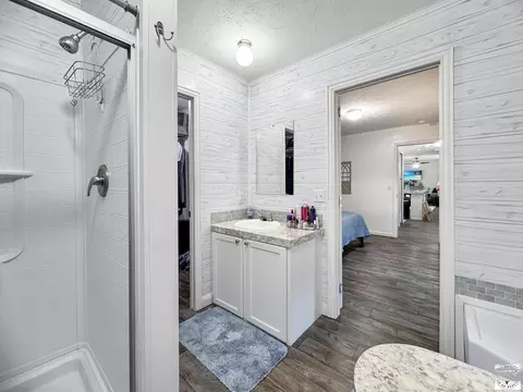 Bath - 116 E Ave G Hooks Tx 75561, Hooks, TX 75561 photo 3 of 5