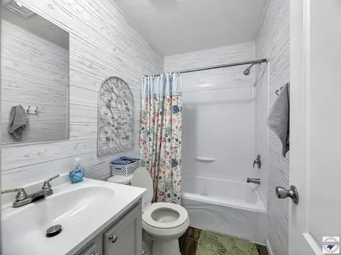 Bath - 116 E Ave G Hooks Tx 75561, Hooks, TX 75561 photo 5 of 5