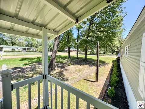 Exterior - 116 E Ave G Hooks Tx 75561, Hooks, TX 75561 photo 1 of 6