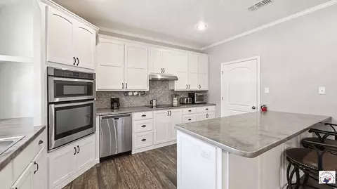 Kitchen - 204 Main St Hooks Tx 75561, Hooks, TX 75561 photo 2 of 5