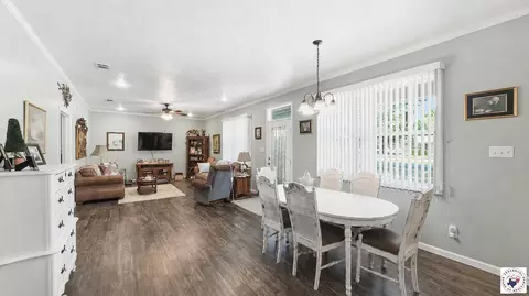 Dining - 204 Main St Hooks Tx 75561, Hooks, TX 75561 photo 1 of 1