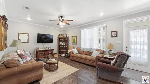 Living - 204 Main St Hooks Tx 75561, Hooks, TX 75561 photo 1 of 3