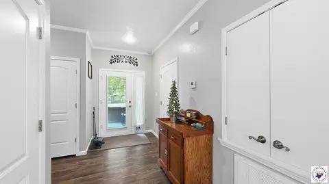 Entry Way - 204 Main St Hooks Tx 75561, Hooks, TX 75561 photo 1 of 1