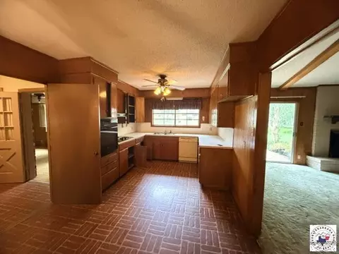 Kitchen - 14 Regency Texarkana Ar 71854, Texarkana, AR 71854 photo 2 of 2