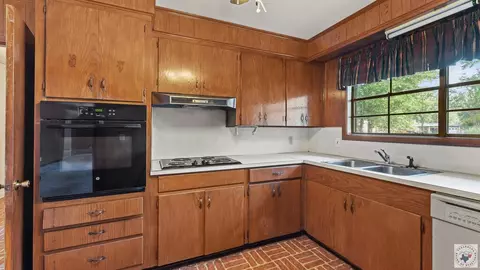 Kitchen - 14 Regency Texarkana Ar 71854, Texarkana, AR 71854 photo 3 of 4