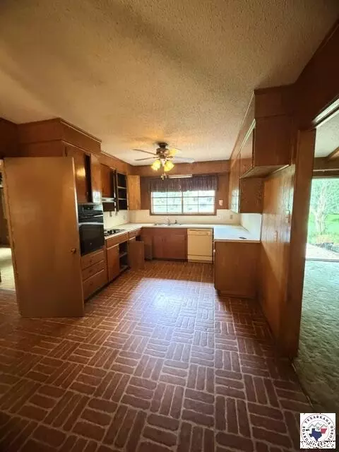 Kitchen - 14 Regency Texarkana Ar 71854, Texarkana, AR 71854 photo 1 of 2