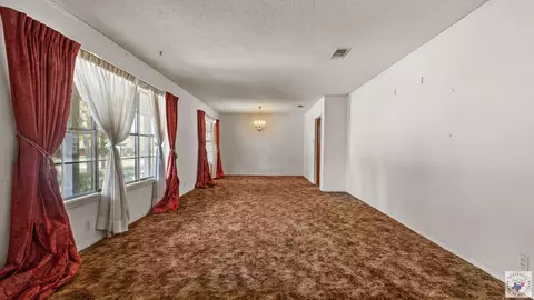 Living - 14 Regency Texarkana Ar 71854, Texarkana, AR 71854 photo 4 of 5