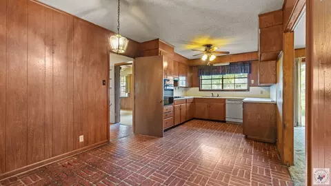 Kitchen - 14 Regency Texarkana Ar 71854, Texarkana, AR 71854 photo 1 of 4