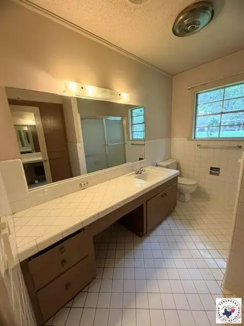 Bath - 14 Regency Texarkana Ar 71854, Texarkana, AR 71854 photo 4 of 6
