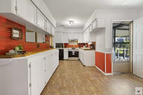 Kitchen - 1518 E 48th Texarkana Ar 71854, Texarkana, AR 71854 photo 2 of 5