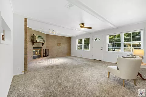 Living - 1518 E 48th Texarkana Ar 71854, Texarkana, AR 71854 photo 1 of 3