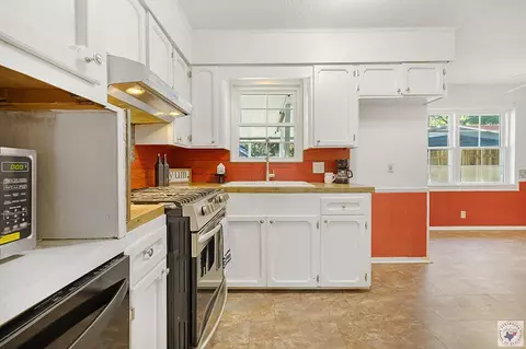 Kitchen - 1518 E 48th Texarkana Ar 71854, Texarkana, AR 71854 photo 3 of 5