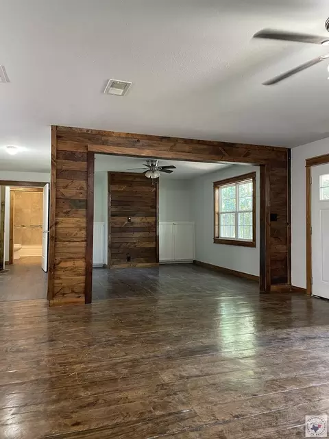 Living - 6103 Old Post Rd Texarkana Ar 71854, Texarkana, AR 71854 photo 1 of 2