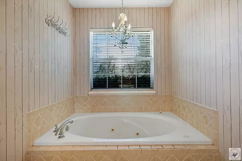 Bath - 6013 Summerwood Lane Texarkana Ar 71854, Texarkana, AR 71854 photo 3 of 5